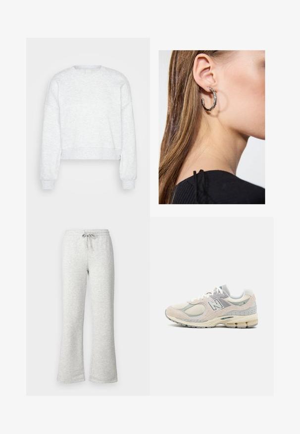 Světle šedá, dlouhá cropped mikina s dlouhým rukávem, ribbed manžetami a vysokým kulatým výstřihem, vystavená na jednodbém světlém pozadí.; Gina Tricot Petite STRAIGHT - Teplákové kalhoty - grey; Světlé šedé a béžové tenisky New Balance vyrobené z nappa a síťoviny, s polstrovaným límcem, silnou podrážkou a reflexními prvky. Šněrovací design.; Stříbrný kruhový náušník s lesklým povrchem, zdobený malými zlatými akcenty, v kulatém tvaru, nošený na lalůčku.