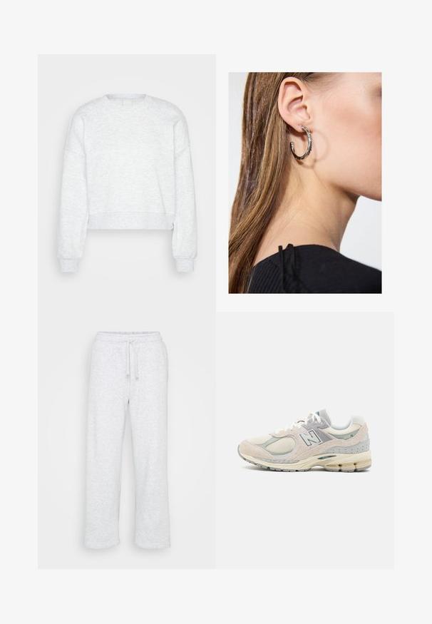 Gai pelēks, garām piedurknēm, saīsināts sporta krekls ar ribota veida aprocēm un augstu apkakli, izlikts uz vienkārša gaiša fona.; Gai pelēki kokvilnas sporta bikses ar elastīgu jostasvietu un auklu, taisna kāja, bez redzamām logo vai izšuvumiem.; Gai pelēki un smilšu krāsas New Balance sporta apavi ar zamšādas un acu materiālu, mīkstu apkakli, biezu zoli un atstarotājiem akcentiem. Auklu dizains.; Sudraba auskars ar pulētu apdari, ar maziem zelta akcentiem un apaļu formu, uz ausu ļipiņas.