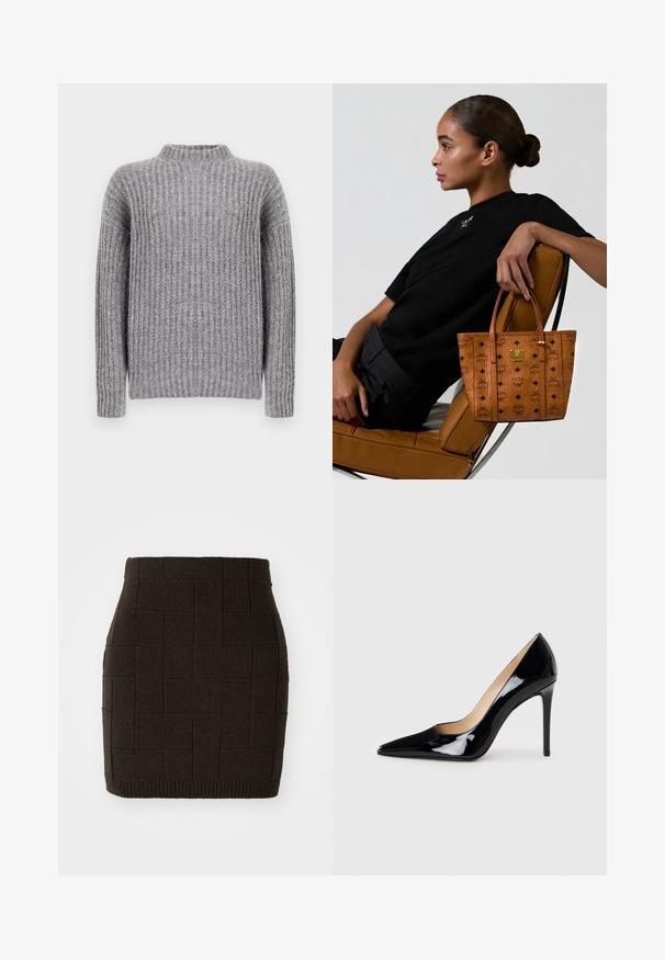 Pull en laine grise avec un col montant, présentant une texture côtelée verticale et des manches longues, finition douce et une forme de corps légèrement plus large.; Jupe courte tricotée en marron foncé avec un motif tissé texturé et une taille ajustée. L'ourlet est côtelé pour plus de détail.; Escarpin noir en cuir verni avec un design à bout pointu et une silhouette élégante. Présente une finition lisse et brillante ainsi qu'un talon aiguille fin.; Femme avec les cheveux en chignon assise de côté sur une chaise en cuir beige, tenant un sac fourre-tout beige à motifs avec des logos noirs et un emblème doré.