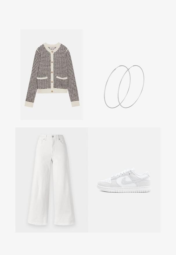 Strikket cardigan i cremefarvet og marineblå med vandrette striber, udstyret med runde perleknapper og to forlommer. Ribbet manchetter.; Hvide vidde bukser lavet af denim, med høj talje, fire lommer og rå kant i bunden for tekstur.; Hvide Nike sneakers med en kombination af struktureret læder og ruskind, lavt design, rund tå og mønstret gummisål.; Sølvøreringe med et minimalistisk design. Cirkulær form, glat tekstur og tynd profil. Letvægtige med en poleret overflade.