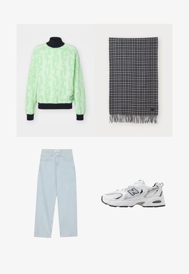 Világoszöld kötött pulóver fekete gallérral, textúrált logómintával, bordázott mandzsettákkal és a hemline-nál egy kis címkével.; Világoskék, széles lábú farmernadrág, közepes derékkal, öt zsebbel és gombos záródással, vékony fémszínű akcentussal.; Fehér sportcipő hálós felsőrészével, sötétkék kiegészítőkkel és párnázott talppal. Jellemzője az "N" logó, a fűzők és a textúrázott részlet az oldalon.; Sötét tengerészkék és krémszínű kockás, szőtt gyapjú sál, rojtos szélekkel és egy kis fekete címkével. Puha tapintású, téglalap alakú.