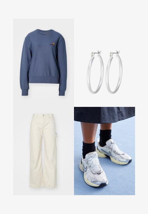 Carhartt WIP AMERICAN SCRIPT - Sweater - positano; Wijde broek in lichtbeige stof, met een hoge taille, voorzakken en een zijlusdetail voor extra functionaliteit.; Witte en zilveren Nike sneakers van meshstof, met reflecterende accenten en een beige zool. Gedragen met zwarte sokken, staand op een blauwe ondergrond.; Zilveren oorbellen in de vorm van een gladde, gepolijste ring. Ronde vorm met een veilige kliksluiting. Lichtgewicht ontwerp, geschikt voor dagelijks gebruik.