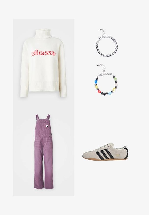 Weißer Strickpullover mit hohem Rippenkragen, ausgestattet mit einem roten gestickten "ellesse"-Logo auf der Brust. Lange Ärmel mit Rippenbündchen.; Lila Jeanslatzhosen mit verstellbaren Trägern, frontale Tasche und weitem Schnitt. Das Material zeigt eine leichte Textur; die Beschläge bestehen aus silbernem Metall.; Wildledersneaker mit grauem Obermaterial, schwarzen Streifen und einer Gummisohle. Verfügt über einen Schnürverschluss und ein goldfarbenes Logodetail an der Seite.; Silberne Kettenarmband mit verlängerten Gliedern oben. Darunter ein farbenfrohes Perlenarmband mit schwarzen, blauen, grünen, gelben, roten und klaren Perlen.