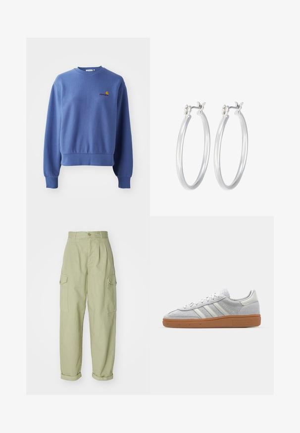 Blauwe sweatshirt gemaakt van een katoenmix, met een ronde hals en geribbelde manchetten. Geborduurd logo op de borst in oranje en rood.; Lichtgroene cargobroek gemaakt van katoen. Heeft een hoge taille, opgerolde mouwen en twee zijvakken voor extra functionaliteit.; Lichtgrijze suède sneaker met witte leren accenten, drie witte strepen en een bruine rubberen zool, met een gewatteerde kraag voor comfort.; Zilveren oorbellen in de vorm van een gladde, gepolijste ring. Ronde vorm met een veilige kliksluiting. Lichtgewicht ontwerp, geschikt voor dagelijks gebruik.