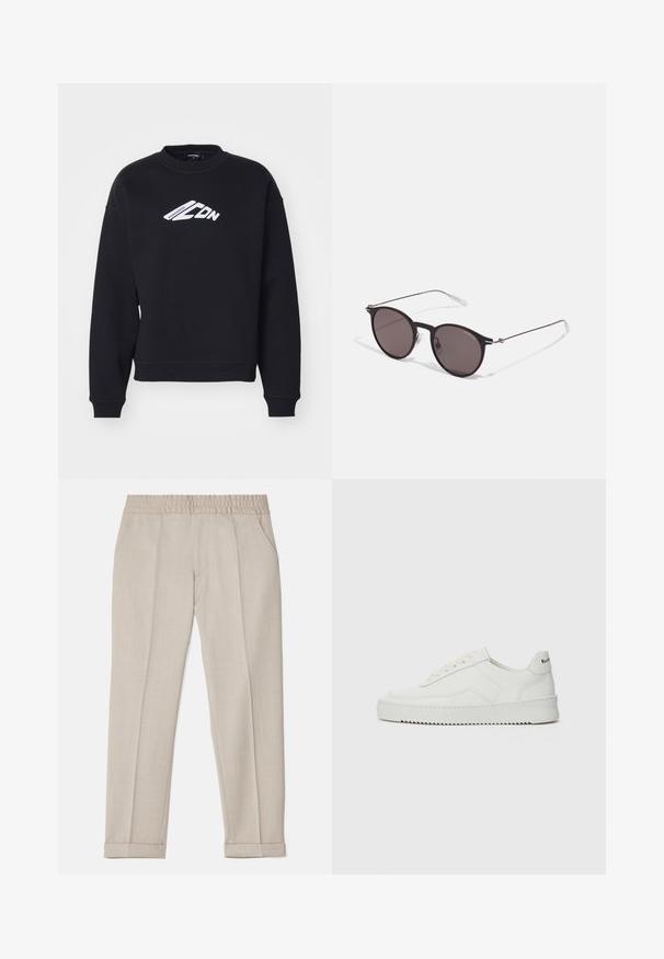 Černá mikina s kulatým výstřihem, dlouhými rukávy a žebrovanými manžetami. Na přední straně je bílý potisk se textem a má volný střih.; Filippa K TERRY CROPPED TROUSERS - Kalhoty - sage melange; Bílé kožené tenisky s hladkým povrchem, kulatou špičkou, plochými tkaničkami a texturovanou podrážkou. Na patě se nachází nenápadné logo.; Černé kulaté sluneční brýle s tmavými skly a tenkými kovovými nohami. Obsahují průhledné koncovky nožiček a stříbrné akcenty na pantu. Minimalistický design.