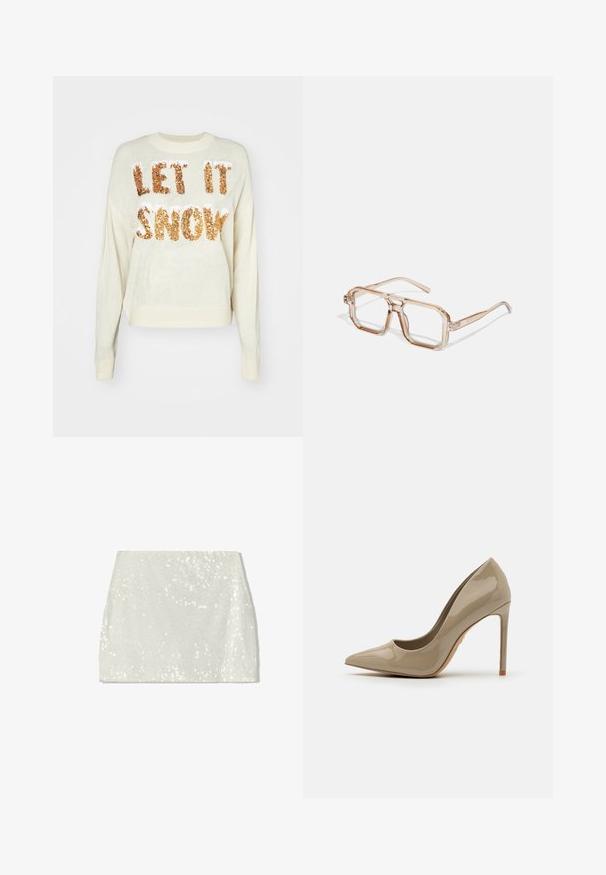 Kremowy sweter z napisem "LET IT SNOW" w błyszczących złotych cekinach, z okrągłym dekoltem oraz ściągaczami przy mankietach i u dołu.; Bershka - Spódnica trapezowa; Beżowy lakierowany but na wysokim obcasie z wąskim noskiem, elegancką sylwetką i szpilką. Gładka faktura z minimalnymi detalami.; Przezroczyste sześciokątne okulary w jasnobrązowych odcieniach; grube, przezroczyste oprawki i smukłe zauszniki; brak widocznych logo lub wzorów.; Czarna skórzana torebka o marszczonym wzorze, z krótkimi, zaokrąglonymi uchwytami i odpinanym paskiem na ramię. Gładka tekstura i miękka sylwetka.