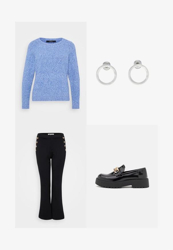 Svetlo modri pulover iz strukturirane pletene tkanine; ima okroglo izrezano ovratnik in dolge rokave z rebrastimi manšeti in robom.; Črne razširjene hlače iz gladkega materiala, ki imajo zlate gumbne detajle ob pasu in oprijet silhueto.; Črni lakirani usnjeni loafers s debelim črnim podplatom in zlato kovinsko opremo. Gladka tekstura in zasnova zaokroženega nosu.; Srebrni kovinski obročasti uhani z brušenjem, s krožno obliko in prozornim zatičem za varno nošenje.