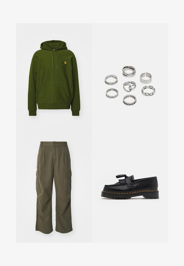 Zelena dukserica od mješavine pamuka, s kengurskom džepom, podesivim kapuljačom s vrpcom i izvezenim logom na prsima.; Cargo hlače u maslinasto zelenoj boji, izrađene od pamuka, s širokim krojem, nabranim detaljima i bočnim džepovima za praktičnost.; Crna kožna loaferica s resicama, koja ima čvrst crni potplat i žute šavove duž ruba. Teksturirana završna obrada.; Set od sedam srebrnih prstenova s različitim dizajnima, uključujući uvrnute, povezane i gravirane uzorke. Različitih oblika i širina.
