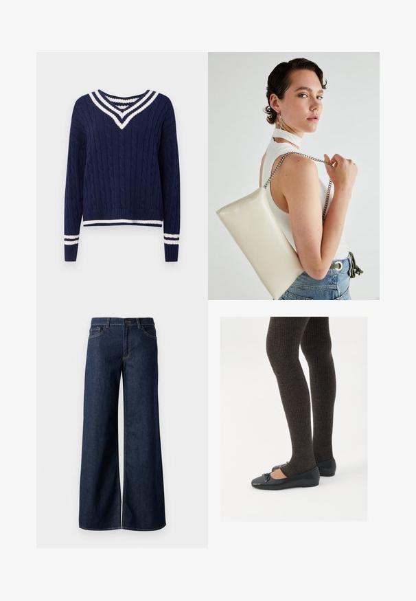 Granatowy sweter w splot warkoczowy z białymi paskami przy dekolcie w kształcie V, mankietach i dolnej krawędzi, z długimi rękawami i prążkowaną teksturą.; Jeansy z szerokimi nogawkami w ciemnoniebieskim denienie. Posiadają kontrastowe przeszycia, pięć kieszeni oraz zapięcie na guzik w talii. Gładka faktura.; Czarne płaskie buty z małym kokardkowym detalem na palcach, zestawione z ciemnobrązowymi rajstopami w prążki. Buty mają gładką teksturę i niski profil.; Biała prostokątna kopertówka wykonana z błyszczącego materiału, z srebrnym łańcuszkiem. Modelka pozuje, prezentując torebkę na jednolitym tle.