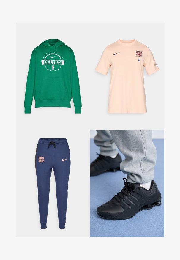 Grønn hettegenser med hette, med «CELTICS» logo i hvitt, kengurulomme og ribbede mansjetter. Laget av mykt stoff.; Menns kortermet T-skjorte i lys ferskenfarge. Har marineblå Nike-logo og FC Barcelona-emblem på brystet, med rund halsdesign.; Marineblå joggebukser med elastiske mansjetter, med rosa logo og Barcelona-skjold, sidelommer og svarte sidestykker.; Person som har på seg svarte Nike Shox-sko og grå joggebukser og står på lyseblått teppe.