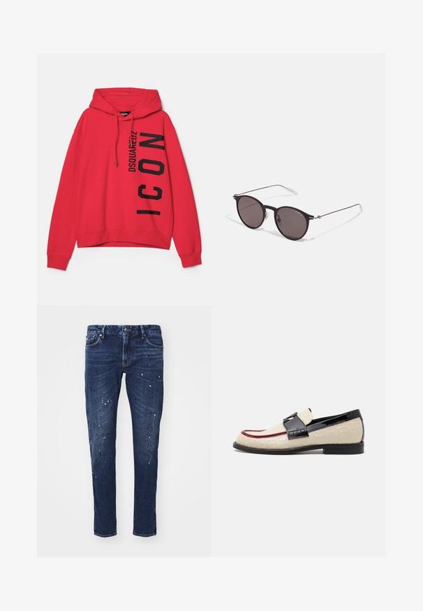 Roter Hoodie mit einer vorderen Kängurutasche, Kapuze mit Zugband und übergroßem schwarzen Textgrafik, mit dem brandmarkierten "DSQUARED2 ICON" an der Seite.; Schwarzes Baumwoll-T-Shirt mit Rundhalsausschnitt, kurzen Ärmeln und dem "EMPORIO ARMANI"-Logo in Weiß über dem geschwungenen Schriftzug "Milano".; Dunkelblaue Denim-Jeans mit schlankem Schnitt, die Farbkleckse, sichtbare Nähte und ein klassisches fünf-Taschen-Design aufweisen. Gerader Beinansatz.; Beige Slipper mit geprägtem Muster, rotem Akzentstreifen und glänzendem schwarzen Absatz. Mit einem Riemen mit Schnallendetail. Flache schwarze Sohle.; Schwarze runde Sonnenbrille mit dunklen Gläsern und schlanken Metallbügeln. Enthält klare Tempelspitzen und silberne Akzente am Scharnier. Minimalistisches Design.
