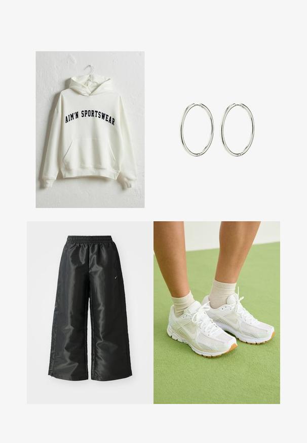 Kreminė gobtuvinė palaidinė su priekiu kišene ir tamsiai mėlynai užrašytu "AIM'N SPORTSWEAR" arko stiliumi. Minkšta medžiaga, laisvas kirpimas.; Juodi sportiniai džinsai su blizgia, lygaus audinio medžiaga, turintys elastingą juosmenį, plačias kojų dalis ir mažą logotipą kairėje pusėje.; Baltos sportinės bateliai su tinkline medžiaga, guminiu padu ir smėlio spalvos akcentais. Dėvimi su šviesiomis kojinėmis ant žalios paviršiaus.; Sidabriniai auskarai-žiedai su lygiu, blizgiu paviršiumi. Apvali forma, lengvas dizainas, turintis saugų užsegimo mechanizmą.