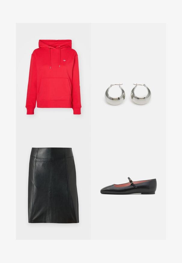 GANT SHIELD HOODIE - Sweatshirt - bright red; Sort lædernederdel med en tætsiddende pasform. Glat tekstur, sømme der fremhæver formen, og en lige kant. Minimalistisk og strømlinet udseende.; Sorte lædersandaler med spids tå og ankelrem, der har en gylden spænde. Glat tekstur med en let blank finish.; Sølvfarvede metalørehængere med en glat, skinnende overflade og et struktureret, afrundet design. Udstyret med en hængslet lås for sikker bæring.