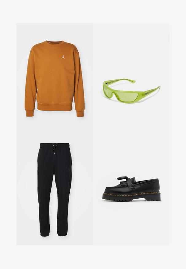 Jordan CREW - Mikina - desert bronze/white; Čierne tepláky s elastickým pásom a nastaviteľnou šnúrkou, s manžetami na členkoch a diskrétnym logom na boku.; Čierne kožené loafre s detailom na strapcoch, s masívnou čiernou podrážkou a žltým prešitím pozdĺž okraja. S textúrovaným povrchom.; Zelené slnečné okuliare so štýlovým, obopínajúcim dizajnom. Vyrobené z ľahkého plastu, s tónovanými sklami a jemným brandingom na spánkoch.; Trojvrstvový náhrdelník zo strieborného kovu s elegantnými, flexibilnými reťazami s jemným leskom, zabezpečený sponou typu langusta a nastaviteľným reťazcom.