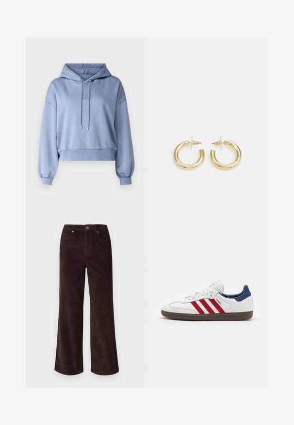 GAP Petite ABBREV HOOD - Mikina - larkspur wash; Vero Moda Petite VMTESSA PANTS - Nohavice - chocolate torte; Biele tenisky s červenými semišovými pruhmi, modrým semišovým akcentom na päte a textúrovanou hnedou gumovou podrážkou. Obsahujú šnurovacie uzatvorenie a logo.; Zlaté kruhové náušnice s hladkým, lesklým povrchom. Cirkulárny dizajn s malým steblom a jasným záznamom pre bezpečné nosenie.