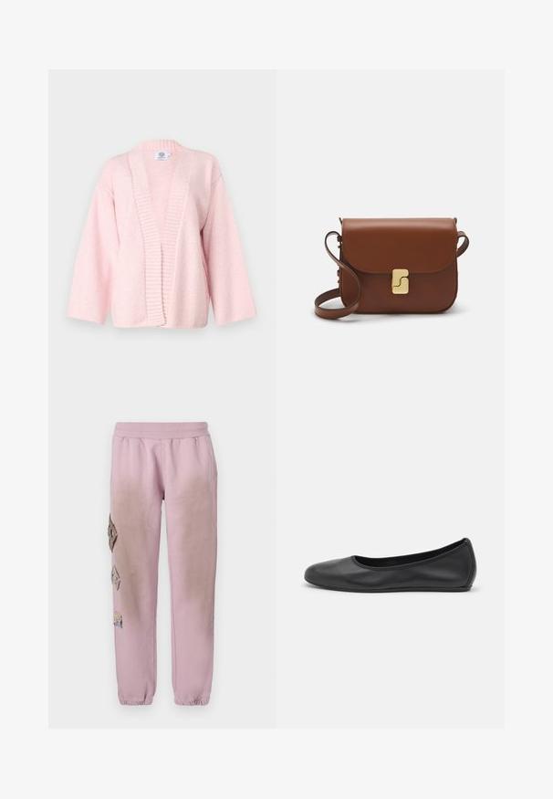 Cardigan rosa chiaro realizzato in morbido tessuto testurizzato. Presenta un'ampia apertura frontale, bordi a coste e maniche lunghe fino al gomito. Senza chiusure.; T-shirt bianca a maniche corte realizzata in tessuto a costine. Collo rotondo, vestibilità regolare e dettagli di cucitura sottili. Senza motivi o grafiche.; Pantaloni della tuta rosa con vita elastica, caratterizzati da toppe decorative a forma di diamante sul lato sinistro e polsini elastici alle caviglie.; Pantofole da balletto nere in pelle con punta arrotondata, texture liscia, dettagli di cucitura minimi e design con suola flessibile.; Borsa a tracolla in pelle marrone con chiusura a pattina, hardware color oro, tracolla e una finitura liscia. Forma rettangolare compatta.