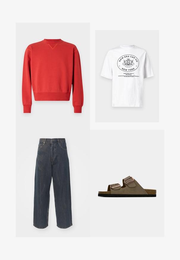 Czerwona bluza z okrągłym dekoltem i długimi rękawami. Gładka tekstura, ściągacze przy mankietach i u dołu, z subtelnym detalem w kształcie V przy kołnierzyku.; Biała bawełniana koszulka z czarnym okrągłym nadrukiem, na którym znajduje się napis "New Era Cap Co" oraz wzór herbu, a także tekst informujący o jakości od 1920 roku.; Szerokie, ciemnoniebieskie dżinsy z subtelnym efektem przetarcia, pięć kieszeni oraz klasyczne zapięcie na guzik i zamek błyskawiczny w talii.; Brązowe zamszowe sandały z dwoma regulowanymi paskami i metalowymi klamrami. Korkowa wkładka i czarna teksturowana podeszwa. Projekt z odkrytymi palcami.