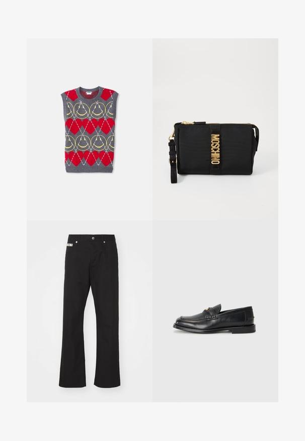 Hallituseta helesinine kootud vest punaste südametega, kollaste ahelate ja valgete diagonaaljoontega, mis moodustavad korduvat mustrit, millel on silt Moschino.; Mustad puuvillased püksid sirge jala disainiga, ees nupuga sulgemine, kahe küljetaskuga ja väikese brändi sildiga vöökohtade peal.; Mustad mustad nahast loafersid esitlevad ümarat varvast, keerduvaid õmblusi ja väikest kuldset detailet ees. Tallad on lamedad ja diskreetsed.; Must musta nahkkluttš, millel on kuldne riistvara ja keskel logo triip. Sisaldab eemaldatavat rihma ja tõmblukuga sulgemist turvaliseks kasutamiseks.