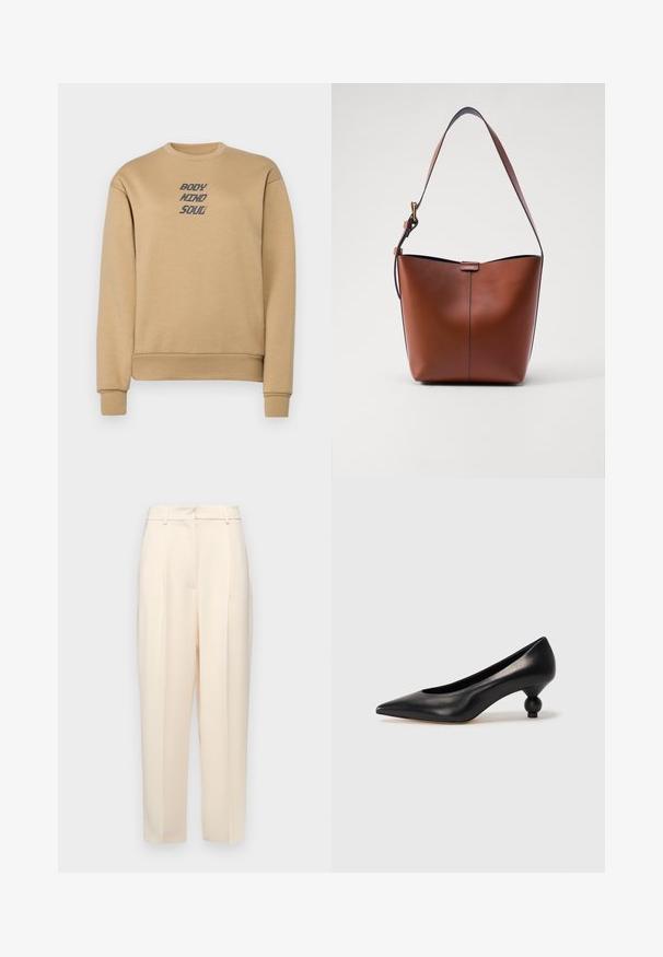 Felpa beige con colletto, polsini e orlo a coste. La scritta "BODY MIND SOUL" è stampata in blu scuro sul petto. Texture morbida.; Pantaloni beige su misura con vestibilità dritta, caratterizzati da pieghe davanti, una texture liscia e vita a media altezza. Senza tasche visibili.; Scarpa con tacco alto in pelle nera, con punta affilata e tacco arrotondato e bombato. Texture liscia con un design elegante e minimalista.; Borsa a spalla in pelle marrone con forma curvata, texture liscia e una sottile tracolla. Presenta una cucitura discreta e un piccolo dettaglio con logo.
