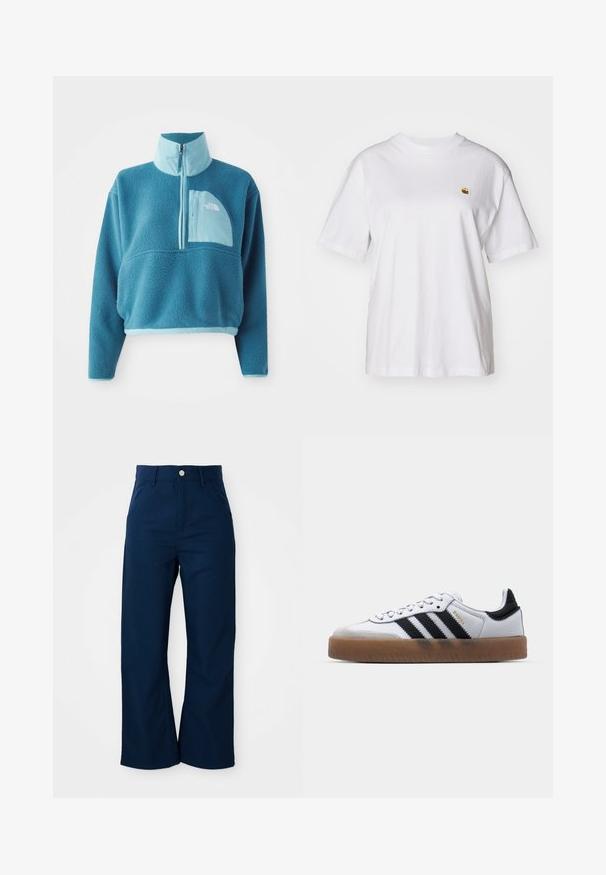 Pullover in pile blu con mezzi zip, colletto alto e tasca frontale. Decorato con un bordo di blu più chiaro e una texture di tessuto.; Maglietta in cotone bianco con vestibilità rilassata, maniche corte e un piccolo logo ricamato sul lato sinistro del petto.; Pantaloni a gamba larga blu navy realizzati in tessuto robusto, dotati di chiusura frontale con bottone e quattro tasche con una texture liscia.; Sneakers bianchi in pelle con strisce nere, suola in gomma naturale, punta tonda, chiusura con lacci e cappuccio in suede grigio morbido.