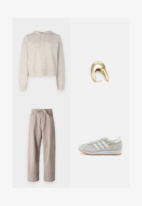Hellgrauer, kurzer Hoodie aus strukturiertem Strick, mit einer Kapuze und Kordelzug sowie gerippten Bündchen und Saum. Weicher, lockerer Schnitt.; Beige Cordhosen mit lockerer Passform, ausgestattet mit einem Kordelzugbund, zwei Fronttaschen und vertikal geripptem Muster.; Hellgraue Sneaker aus Wildleder und Mesh, mit drei weißen Streifen, runder Zehenpartie und einer Sohle aus Gummi. Goldenes Logo-Detail nahe der Schnürsenkel.; Ohrringe aus goldfarbenem Metall mit einem schlanken, geschwungenen Design. Sie verfügen über eine markante, spitze Form, eine polierte Oberfläche und einen Scharnierverschluss.