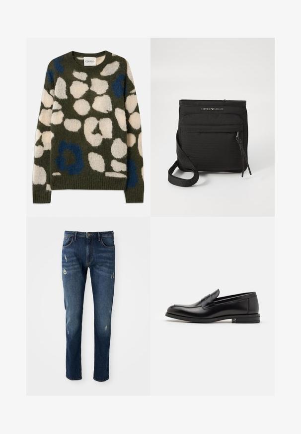 Pletený svetr v olivově zelené barvě s bílými a modrými abstraktními skvrnami. Obsahuje kulatý výstřih a žebrované manžety a lem. Měkká, strukturovaná tkanina.; Tmavě modré džíny s úzkým střihem, mírným poškozením na stehnech a kolenou, klasický pětikapsový design a zapínání na knoflík.; Černé kožené polobotky s hladkou texturou, zaoblenou špičkou a zdobným páskem přes nárt. Nízký stohovaný podpatek, minimalistický design.; Černá crossbody taška Emporio Armani s přední zipovou kapsou, nastavitelným popruhem a logem na texturované tkanině.