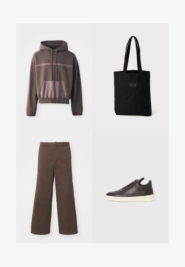 Krátký rukáv, oversized mikina s kapucí v tmavě hnědé barvě s gradientním světle hnědým pruhem, přední kapsou a stahovací kapucí. Měkká směs bavlny.; Hnědé kalhoty s širokými nohavicemi vyrobené z odolné bavlny. Mají přední náprsní kapsy a vyztužené detaily na kolenou pro zvýšení funkčnosti.; Tmavě hnědé texturované kožené tenisky s šněrováním a bílou rýhovanou gumovou podrážkou na jednobarevném světlém pozadí.; Černá plátěná taška s dvěma uchy, s plochým vrchem, texturovaným povrchem a malým raženým logem na přední straně.