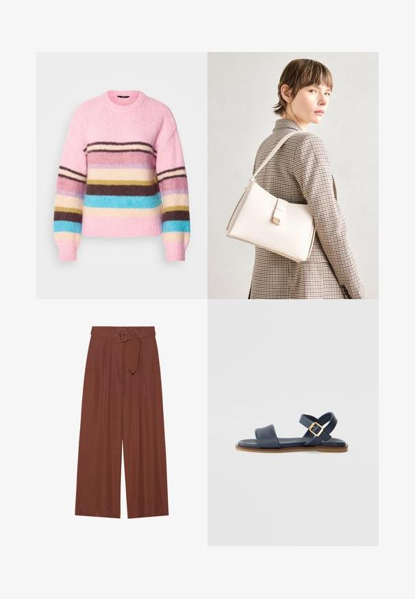 Sweter dzianinowy w jasnoróżowym kolorze z wielokolorowymi poziomymi paskami w odcieniach brązu, niebieskiego, kremowego i żółtego. Posiada okrągły dekolt i ściągacze przy rękawach.; Spodnie o szerokich nogawkach w brązowym materiale, z paskiem z kwadratową klamrą, plisowanym wzorem i gładką teksturą.; Granatowe skórzane sandały z szerokim przednim paskiem i krzyżującymi się tylnymi paskami, z akcentem w postaci złotej klamry i płaską brązową podeszwą.; Biała skórzana torebka o strukturalnym wzorze, z magnetycznym zapięciem i paskiem na ramię, zaprezentowana na neutralnym tle.