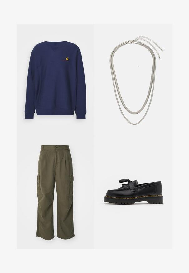 Carhartt WIP AMERICAN SCRIPT - Felpa - air force blue; Pantaloni cargo in verde oliva, realizzati in cotone, con un design a gamba larga, pieghe e tasche laterali per utilità.; Mocassino in pelle nera con un'accento a frange, dotato di una suola nera spessa e cuciture gialle lungo il bordo. Finitura testurizzata.; Collana in metallo argentato a tre strati caratterizzata da catene sottili e flessibili con una leggera lucentezza, fissata con un gancio a molla e una catena regolabile.