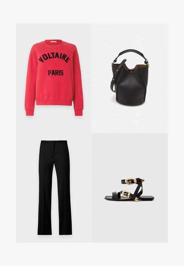 Sarkans džemperis, kas izgatavots no mīkstas auduma, ar apaļu kakla izgriezumu un garām raglāna piedurknēm. Lieli melni burti ar uzrakstu "VOLTAIRE PARIS" priekšpusē.; Melni taisni bikses gludā audumā, ar plakanu priekšpusi, jostas cilpām un bez redzamām kabatām vai rotājumiem.; Melni ādas sandales ar zelta sprādzēm, ar vairākām siksnām un plakanu zoli, piemērotas valkāšanai ar atvērtu purngala.; Melnas ādas spainīša somas ar teksturētu apdari, zelta metāla aksesuāriem un atvērtu augšu. Piedāvā īsu rokturi un regulējamu plecu siksnu.