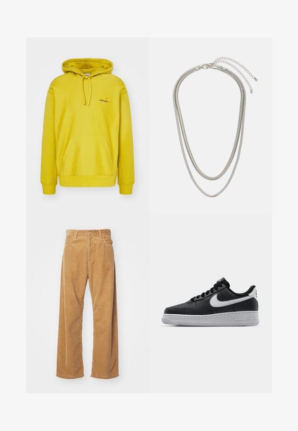Sárga kapucnis pulóver pamut keverékből. Elülső kenguruzseb, bordás mandzsetták és egy kis logó a mellkasán.; Bézs színű corduroy, bő szárú nadrág. Jellemzője a texturált, függőleges bordázás, valamint a hagyományos derékpánt és két elülső zseb.; Fekete bőr edzőcipő mintás felülettel, fehér Nike logóval, szürke talppal, kerek orral és fűzős dizájnnal. Az orr részen perforációk találhatóak.; Háromrétegű ezüstszínű fém nyaklánc, letisztult, rugalmas láncokkal, enyhe fényességgel, homárkapoccsal rögzítve és állítható lánccal.