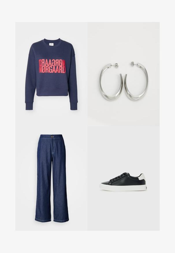 Sudadera corta de marinero con mangas largas, que presenta un texto rojo en negrita, orientado verticalmente, que dice "Nørgaard" en la parte frontal.; Pantalones de mezclilla de pierna ancha en azul oscuro con cierre de botón en la cintura, costuras en contraste y una textura suave. Diseñados para un ajuste holgado.; Zapatilla baja negra con suela y talón blanco, cordones negros y sutil logo de Calvin Klein en el costado, exhibida sobre un fondo liso.; Pendientes de aro de plata con un diseño curvado y suave. Presentan un acabado metálico brillante y cierre de presión. Sin patrones ni acentos visibles.