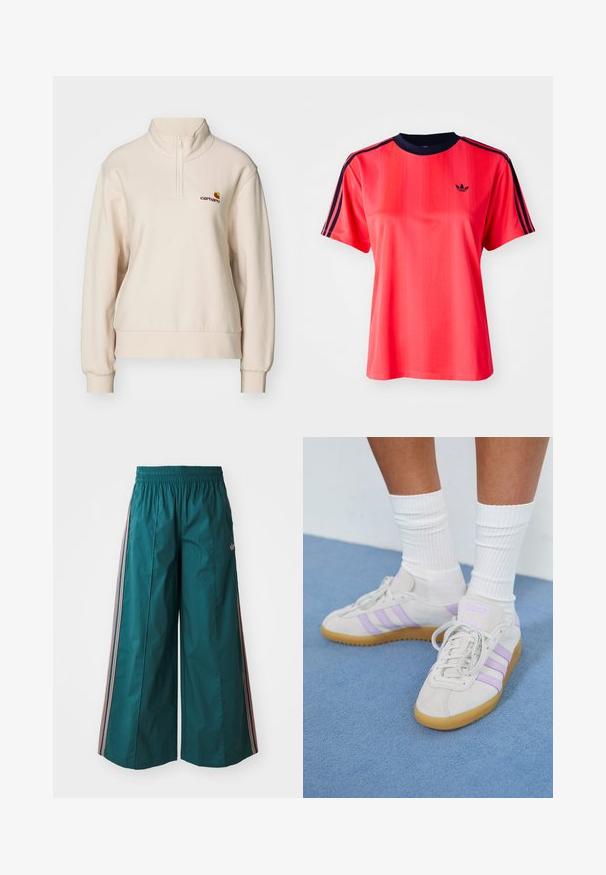 Carhartt WIP AMERICAN HIGH NECK - Pusa - moonbeam; Punane sportlik t-särk lühikeste varrukatega, millel on vertikaalsed triibud, tumesinine ümmargune kaelus ja väike must logo ees.; Sinine laiad pükse elastse vöökoha ja roosa-valgete triipudega külgedel, valmistatud kergest kangast.; Heledad hall-sneakerid heledast hallist suedes, millel on kolm lilla triipu, kummist põhi, tasased nöörid ja valged ribaga sokid. Taustaks on sinine taust.