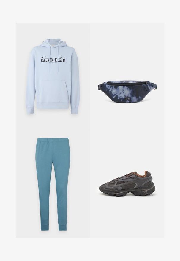 Felpa blu chiaro in tessuto, dotata di tasca frontale, cappuccio con cordino e stampa nera con il testo "CALVIN KLEIN Established 1968" sul fronte.; Pantaloni della tuta azzurro chiaro realizzati in tessuto morbido, con un design affusolato, vita elasticizzata e orli a costole. Piccolo logo sul lato.; Sneaker Lacoste grigie scure in materiale mesh e sintetico, con suola testurizzata e dettagli marroni sul colletto e sul branding.; Marsupio in stampa tie-dye blu scuro con una parte superiore con zip, materiale testurizzato e un logo ben visibile sul davanti.