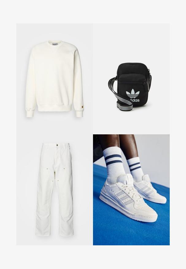 Carhartt WIP CHASE - Športni pulover - wax/gold; Bela bombažna cargo hlače z udobnim krojem. Značilnosti vključujejo sprednje žepe, zlato poudarjeno kovinsko opremo in ojačane kolenske dele.; Beli usnjeni copati z perforiranimi detajli, tremi kovinskimi črtami in teksturiranim stranskim delom. Obuti z belimi nogavicami z modrimi črtami.; Črna tkaninska torbica čez ramo z zadrgo, ki vsebuje belo Adidasovo logo in pridelano naramnico z več črtami za enostavno nošenje.