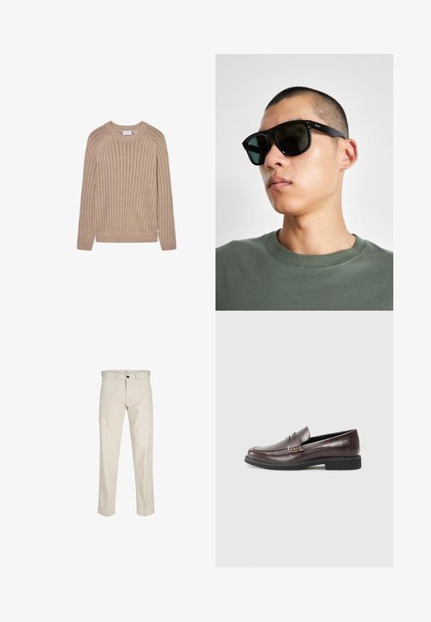 Beez ribatud kudum, millel on pikad varrukad, ümar kaelus ja diskreetne külglogo silt. Omab tekstuurset mustrit ja füüsiliselt sobivaid mansette.; Beeži puuvillased püksid sirge lõikega, nööpidega lukuga, ees taskud ja õmmeldud õmblused. Sile tekstuur, minimaalne disain ja ilma mustriteta.; PRUUNID NAASTE NAHK LOFAERID sileda pinnaga, millel on peene õmblustunne ülemise serva juures ja must kummitald.; Mustade ristküliku kuju prillid tumedate läätsedega, millel on eriline kuju ja bränding templil. Kanda inimese poolt, kellel on seljas roheline särk.; Kanvasest ostukott kreemjasvalges toonis, lühikeste käepidemetega ja mustade paksude tähtedega trükitud tekstiga "LES DEUX". Vastupidav, lihtne disain.