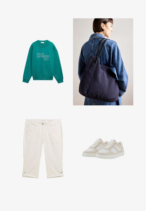 Turkusowy sweter z okrągłym dekoltem, opuszczonymi ramionami i ściągaczami. Na przodzie znajduje się napis "COAST" w białych literach. Miękka tekstura materiału.; Białe spodnie 3/4 z nieco teksturowanej tkaniny. Posiadają kieszenie z przodu, zapięcie na guzik oraz podwinięte mankiety zabezpieczone napami.; Beżowe i białe sneakersy z teksturowaną cholewką, sznurowaniem oraz wyściełanym kołnierzem. Posiadają trzy białe paski po bokach oraz gumową podeszwę.; Granatowa torba na ramię z płótna o miękkim, strukturalnym kształcie, z czarnym paskiem, przeszyciami i małą metką marki.