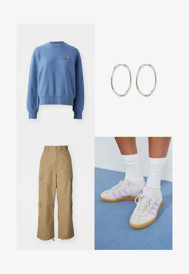 Felpa in cotone blu con polsini e orlo a costine. Presenta un piccolo logo ricamato sul petto. Collo a giro, vestibilità casual.; Pantaloni cargo beige con vita alta, gamba ampia e quattro grandi tasche laterali. Realizzati in un tessuto resistente con una texture liscia e dettagli minimi.; Sneaker in suede grigio chiaro con tre strisce lilla, suola in gomma naturale, lacci piatti e calzini bianchi a costine. Ambientate su uno sfondo blu.; Orecchini a cerchio in argento con una finitura liscia e lucida. Forma rotonda, design leggero, con un meccanismo di chiusura sicuro.