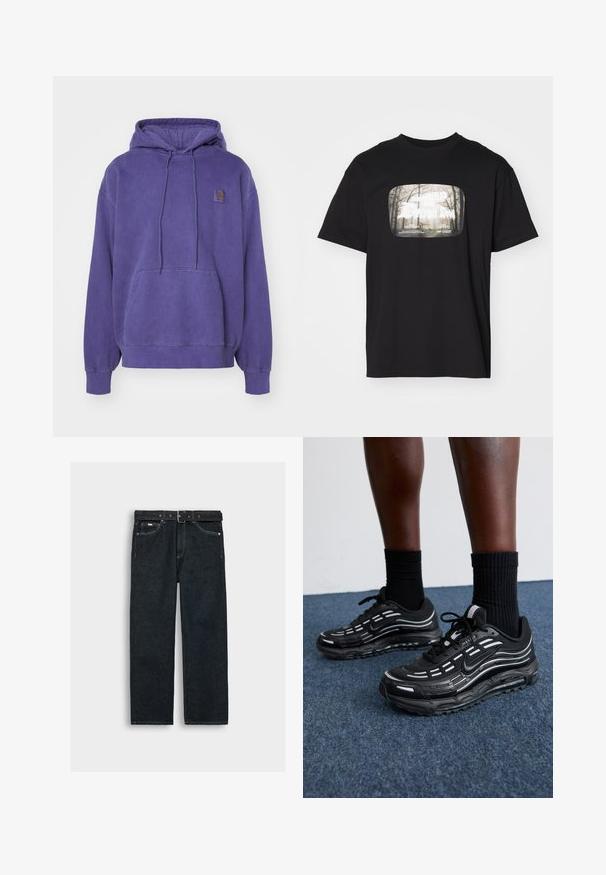 Sudadera con capucha de algodón morado, con un bolsillo frontal tipo canguro y cordón ajustable. Presenta puños y dobladillo acanalados, con un parche de logo en el pecho.; Camiseta negra con un estampado gráfico rectangular en la parte delantera que representa una escena de bosque, con un diseño brumoso y texto en blanco superpuesto.; Jeans de pierna recta azul oscuro con un cinturón a juego, bolsillos delanteros y costuras visibles sobre un fondo claro.; Las zapatillas Nike negras presentan una parte superior de malla con franjas de acento, cordones texturizados y una suela de goma negra. Se llevan con calcetines negros de canalé.