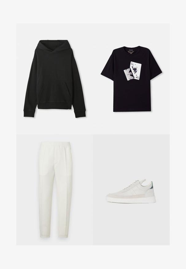 Felpa nera con cappuccio, dotata di tasca a marsupio frontale. Realizzata in tessuto morbido con polsini e orlo a costine, offre una vestibilità rilassata.; T-shirt in cotone nero con stampa grafica di carte da gioco e illustrazione sul davanti, colletto rotondo e maniche corte.; Pantaloni bianchi slim-fit con una fascia elastica in vita, caratterizzati da due tasche laterali e una texture liscia e leggermente lucida.; Sneaker bianche in pelle con dettagli in suede grigio, design con lacci, bollino per il tallone e suola in gomma testurizzata caratterizzata da un motivo a zigzag.