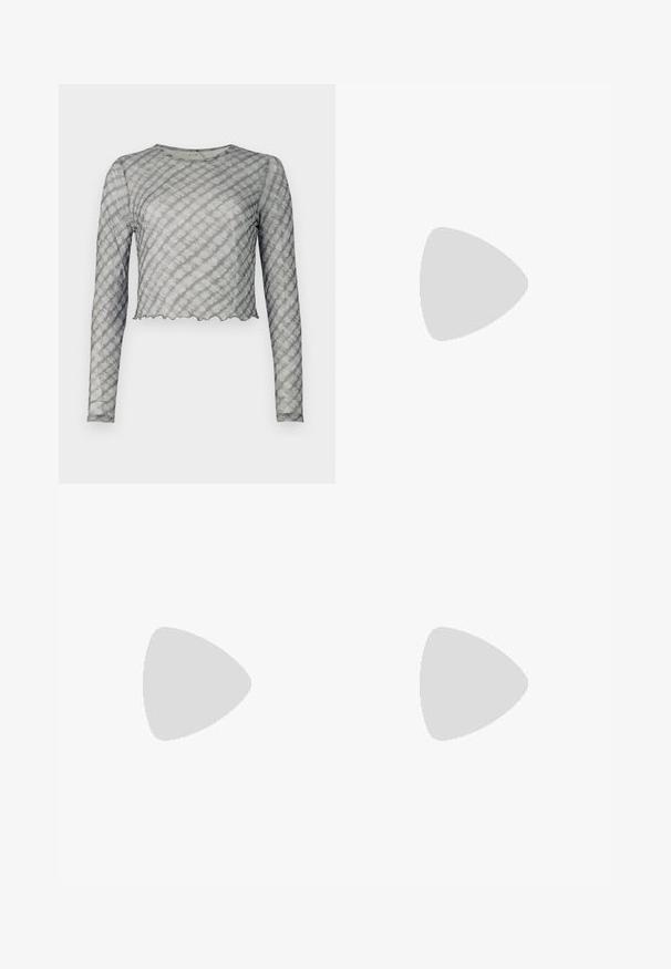 Top cropped de manga longa em cinza transparente com listras diagonais claras. Apresenta um decote redondo e uma bainha em formato de ondas. Textura suave, forma ajustada.; Saia preta de comprimento médio feita de tecido leve. Apresenta uma cintura elástica, fecho de botão e bolsos laterais com detalhes de cordão.; Sapatilha atlética em couro preto com um design acolchoado, bico arredondado, atilhos frontais e sola de borracha. Apresenta uma marcação discreta na lateral.; Bolsa tote preta com tecido texturizado, alças duplas na parte superior e uma alça de ombro destacável. Possui fecho com zipper para armazenamento seguro.