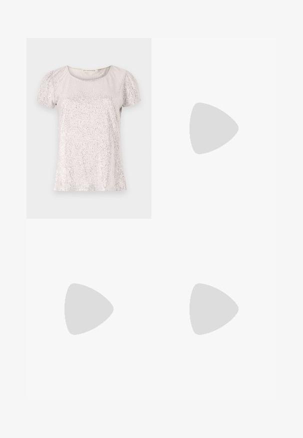 Vaalea beige lyhythihainen paita, jossa on tekstuuri ja jonka pintaa koristavat paljetit. Paita on varustettu pyöreällä pääntiellä ja gathered-hihoilla.; Vaaleanpunainen paljettihame, jossa on sileä vyötärönauha, teksturoidulla pinnalla ja polvipituisella A-linjaisella muotoilulla. Heijastavat paljetit luovat kimaltavan efektin.; Puffer-takki ruskealla ja mustalla kuviolla, yhdistettynä ruskeaan käärmeennahkakuosiseksi mini-hameeseen, mustiin polvimittaisiin saappaisiin ja pieneen mustaan laukkuun.; Musta käsilaukku, jossa on teksturoitu muotoilu, koristeltu hopeisilla niiteillä ja tukeva hopeaketjuolkaimella. Omistaa tyylikkään, minimalistisen muodon.