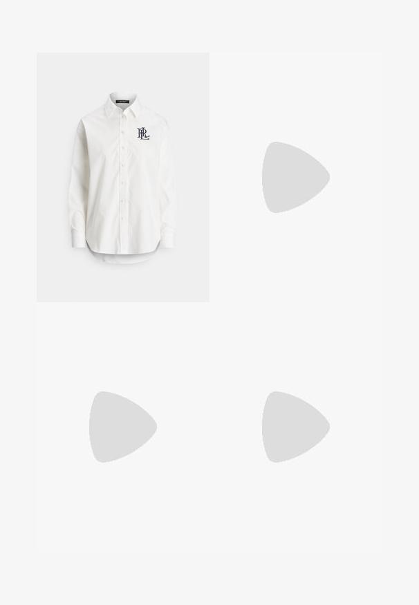 Chemise blanche en coton à boutons avec manches longues, col pointu, et un logo marine brodé sur la poitrine gauche. Ourlet arrondi en bas.; Paul & Joe JUPE - Jupe longue - marine; Escarpin slingback en vernis noir avec un bout pointu, présentant un imprimé serpent texturé, une sangle réglable et un petit talon bloc texturé.; Sac à main en cuir noir avec une bandoulière en chaîne dorée, présentant une texture lisse, une forme rectangulaire et une marque embossée à l'avant.