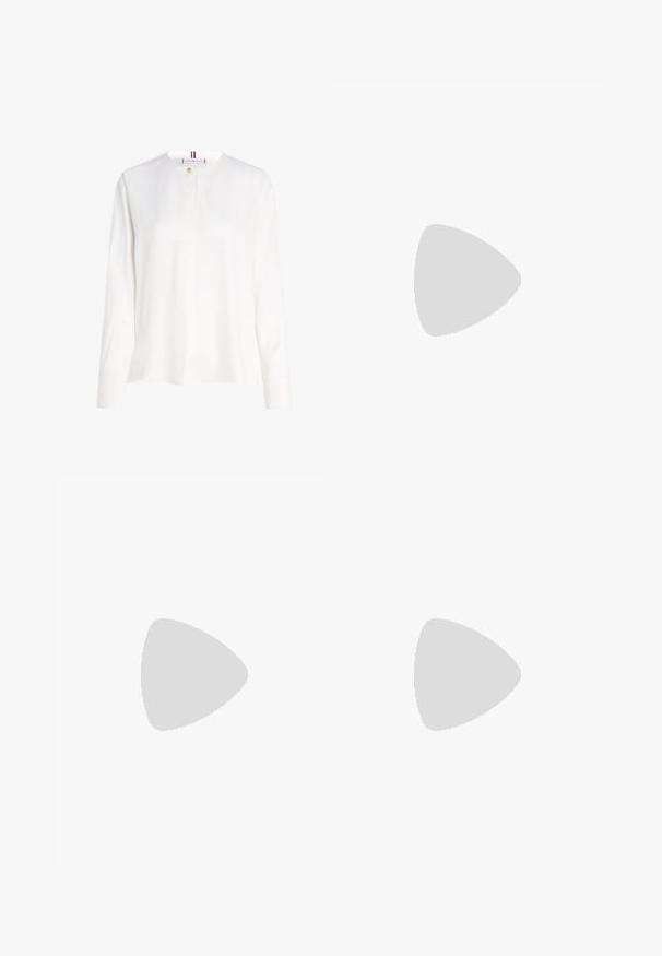 Tommy Hilfiger FLUID  - Pluus - ancient white; Kreemja värvi triibulised püksid, millel on vertikaalsed pruunid jooned. Omavad kõrget vööd, eest volditud detaili ja lõdvemat istuvust. Sile tekstuur.; Bež nahkased kõrged kontsad, millel on terav varvas, avatud külje disain ja peen kõrge konts. Omab kuldset aktsenti rihmal.; Valge kunstnahast käekott lühikeste sangadega, reguleeritava õlarihmaga ja kuldse tooniga detailidega; esiküljel on peen logo.