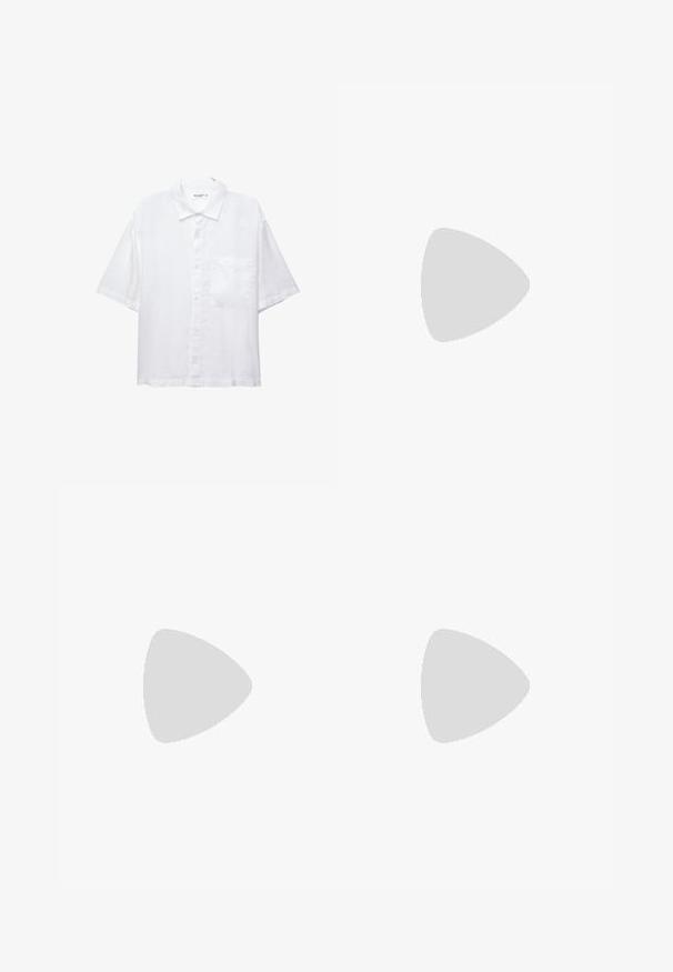 Fehér, rövid ujjú ing gombos elülső résszel, gallérral és egyetlen mellzsebbel. Könnyű anyagból készült, sima textúrával.; Barna len széles szárú nadrág, amely húzózsinórral ellátott derékrésszel rendelkezik, két oldalsó zsebbel és könnyű, struktúrált anyagból készült.; Barna és zöld bőr csónakcipő, fehér varrással, kerek fűzőkkel és texturált gumitalppal. Tartós kivitelezés fémbetétekkel.; Fekete, téglalap alakú napszemüveg sötét lencsékkel, matt felülettel és logóval a szárakon. A kialakítás egyenes élekkel és vastag kerettel rendelkezik.