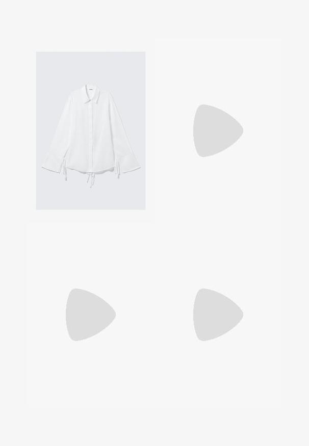 Weißes Baumwollhemd mit Kragen, langen Ärmeln und verstellbaren Bändern an den Manschetten. Knopfverschluss vorne und eine leicht lockere Passform.; Schwarze ausgestellte Hose aus glattem Stoff, mit mittlerer Bundhöhe und seitlichen Taschen, in einer klaren, maßgeschneiderten Silhouette.; Brauner Sportschuh mit Mesh- und Synthetik-Obermaterial, mit drei Streifen, detaillierter Steppnaht, dämpfender Sohle und charakteristischem federndem Absatz.; Schwarze geflochtene Schultertasche mit einem glatten Ledertragegurt und Reißverschluss. Verfügt über eine strukturierte Oberfläche und eine gebogene Form.