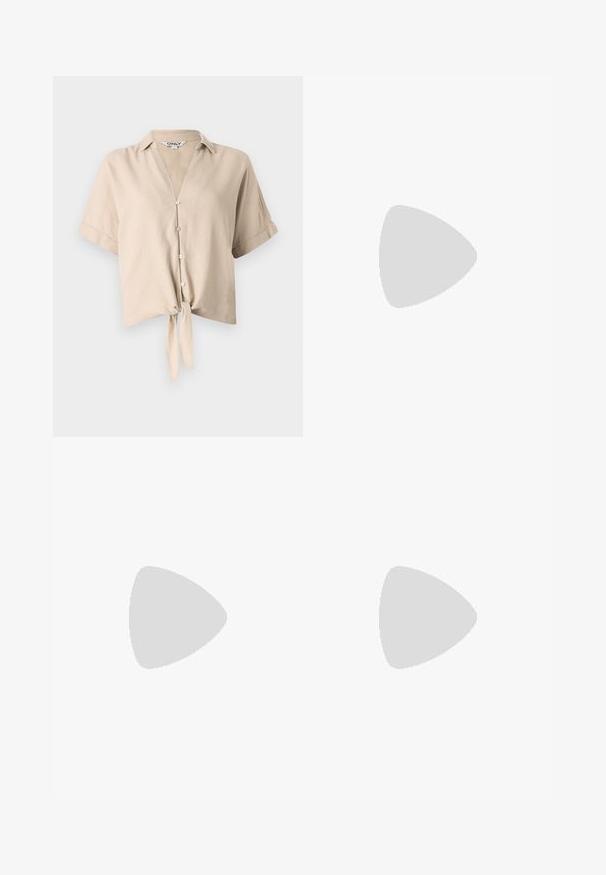 Beige avskåret skjorte med korte ermer, vertikal krage, knappestilling og en knyttedetalj foran. Laget av lett stoff.; Burgunderfargede vid bukser laget av lett stoff med et kremfarget blomstermønster, elastisk midje med snor og to sidelommer.; Sorte lakkpumps med spiss tå, ankelstropp og tykk hæl. Glatt tekstur med en blank overflate.; Svart lærveske med en buet form, avtagbar stropp og gullbeslag. Vesken har et klaff med spenne-detall.