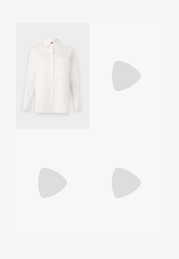 Chemise blanche à manches longues en coton, avec un col classique, une poche poitrine unique et des poignets boutonnés. Texture lisse, coupe droite.; Jupe blanche avec un motif en chevrons gris, dotée d'une fermeture à boutons, de deux poches latérales et d'une coupe droite. Fabriquée en tissu texturé.; Sandale à talons hauts beige avec bride de cheville et boucle dorée, bout ouvert et talon bloc sur fond blanc.; Sac à main en simili cuir noir avec une finition texturée, doté d'un accent en perles argentées le long de la anse supérieure et d'une bandoulière en chaîne.