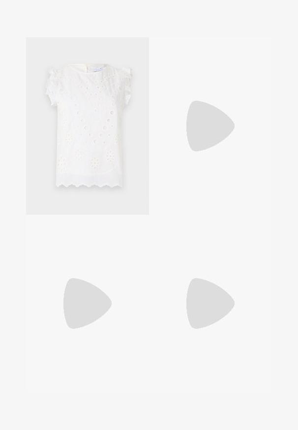Hvit bluse med intrikate broderier, sirkulære utskjæringer og dekorative volangærmer, med en bølget kant.; Trykte vide bukser i olivengrønn og hvit. Har et diamantskjema og stramming i livet. Laget av lette materialer.; Svart lær slingback sko med spiss tå og smal, buet hæl. Har en diskret justerbar rem med en metallspenne.; Svart faux skinn-håndveske med krokodilletekstur, strammet topp og en rynket stropp. Ser myk og kompakt ut i designen.
