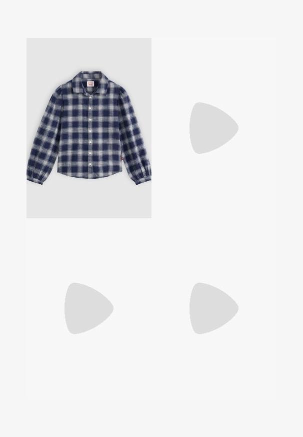 GANT SLIM FIT - Pikeepaita - eggshell; Tummansininen ja valkoinen ruudullinen pitkähihaisa paita, jossa on nappi edessä, klassinen kaulus ja kerätty hihansuu. Valmistettu kevyestä kankaasta.; Vaaleansiniset farkut, joissa on suora lahje, kuluneet helmat, kuparin väriset niitit ja klassinen viiden taskun tyyli.; Ruskeaharmaat nahkaiset venesandaalit kultaisilla silmärei'illä, pyöreällä nauhalla ja teksturoidulla ruskealla kumipohjalla. Sisältää kirjontayksityiskohtia ja kohotetun logon.